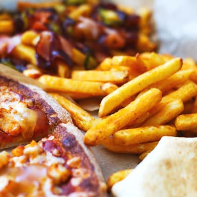 pizza och pommes frites