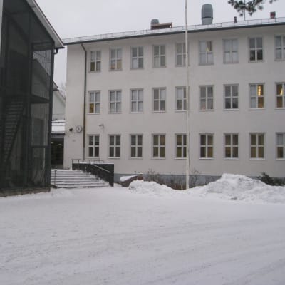 Källhagens skola och Virkby gymnasium i Lojo