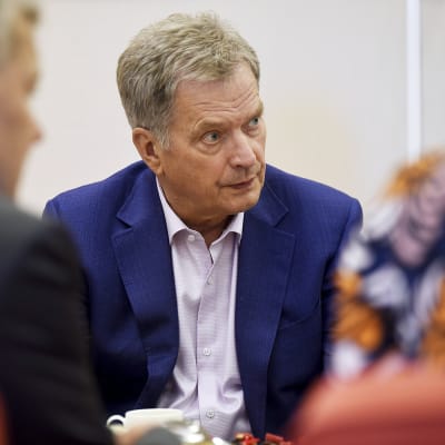 Sauli Niinistö Yle Radio 1:n presidentin kyselytunnilla Helsingissä lauantaina.