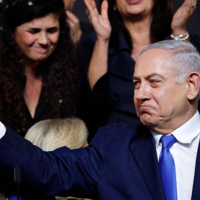 Benjamin Netanjahu Likud-puolueen päämajassa Tel Avivissa keskiviikkona.