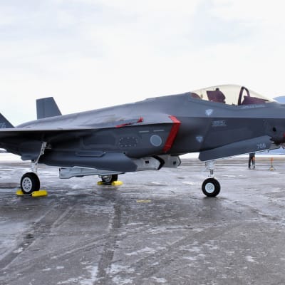 F-35 -hävittäjä Misawan lentotukikohdassa Aomorissa, Japanissa tammikuussa 2018.