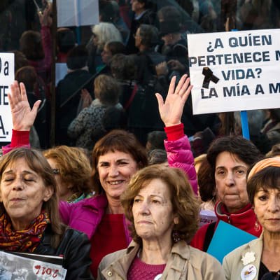 Madridissa osoitettiin mieltä eutanasian puolesta marraskuussa 2015.