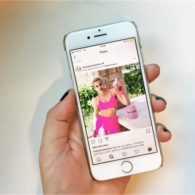 Instagramreklam av Khloe Kardahian.