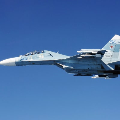 Kuvassa on Suhoi Su-27.