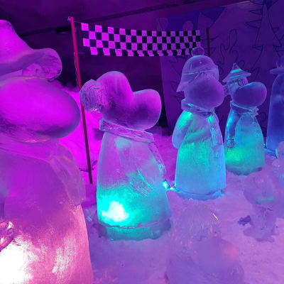 Muumi-jääveistoksia Leppävirran näyttelyssä