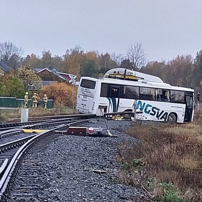 Krock mellan ett tåg och en buss i Kaskö den 5 oktober 2021.