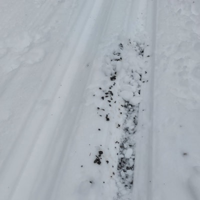 Ladulla olevaa hiekoitussepeliä.