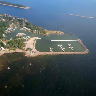 Flygbild av Fagerös nya gästhamn.