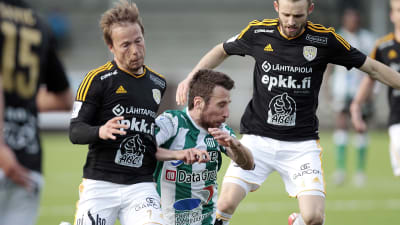 Försvarsspelarna Timo Tahvanainen och Richard Dorman spelade för SJK också ifjol.