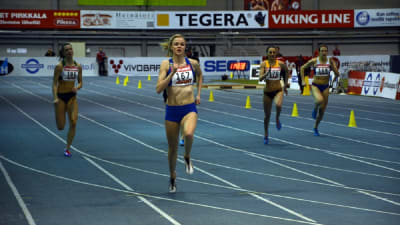 Jonna Berghem i elden på 200 meter vid inomhus-FM i friidrott 2015.