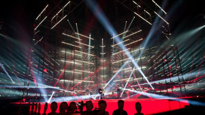 Softengine övar på Eurovisionsscenen.