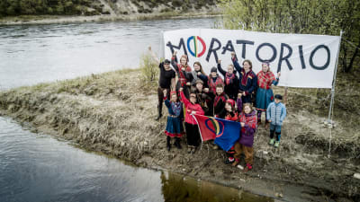 Ellos Deatnu-gruppen på Tiirasaari i Tana älv sommaren 2017.