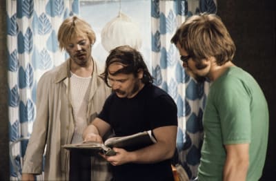 Ensimmäisen Uuno Turhapuro -elokuvan filmaukset Helsingin Pasilassa heinäkuussa 1973. Vasemmalla Vesa-Matti Loiri Uuno Turhapuron roolissa, keskellä ohjaaja Ere Kokkonen.
