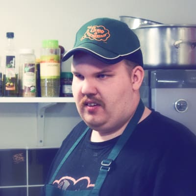 Markus Lehtonen Ihme ja kumman keittiössä.