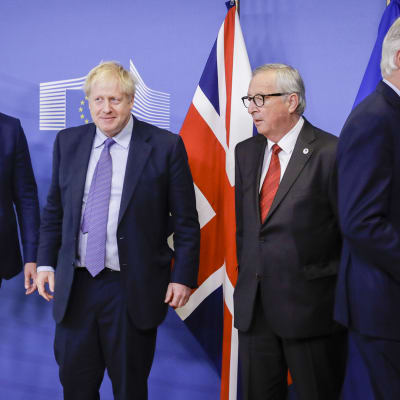 
Kuvassa vasemmalta: Stephen Barclay, Boris Johnson, Jean-Claude Juncker ja Michel Barnier