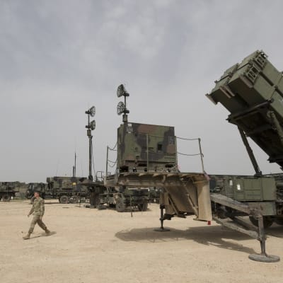 Yhdysvaltain ilmavoimien henkilöstö Patriot-ohjuspuolustusjärjestelmiä Israelin ilmavoimien tukikohdassa maaliskuussa 2018.