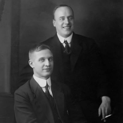 Kommunisterna Allan Wallenius och Mauno Heimo i Stockholm i början av år 1921. Båda blev utvisade ur Sverige samma år och gjorde karriär inom Komintern i Moskva, där Heimo blev en av de högsta cheferna. 
