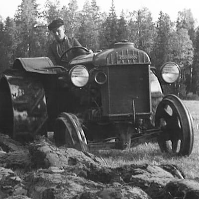 Ensimmäiset traktorit olivat rautapyöräisiä