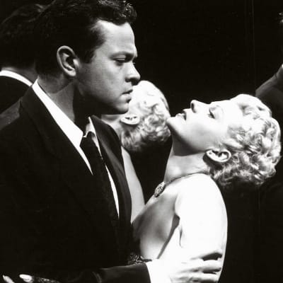 Orson Welles ja Rita Hayworth elokuvassa Nainen Shanghaista