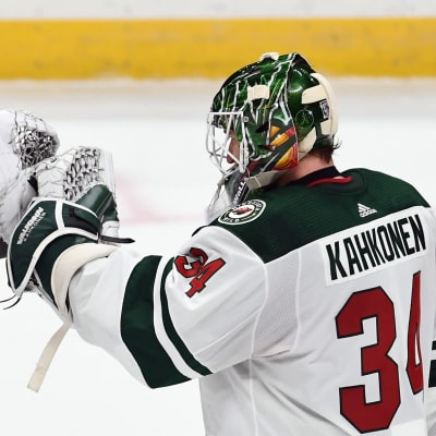 Cam Talbot gratulerar Kaapo Kähkönen