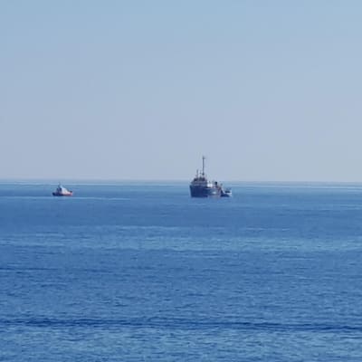 Saksalainen avustuslaiva Sea-Watch kuvattuna 26.6.2019 Lampedusan satamasta.