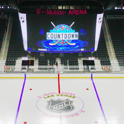 Arenan i Las Vegas där det ska spelas NHL-ishockey hösten 2017 står klar.