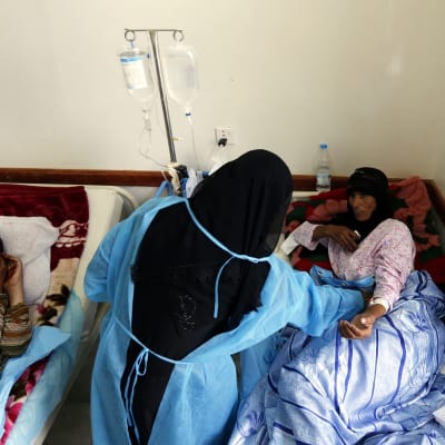 Jemeniläisiä naisia sairaalassa