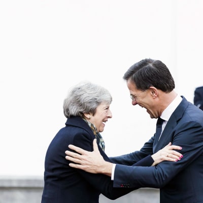 Theresa May tapasi Hollannin pääministeri Mark Rutten Haagissa.