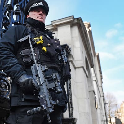 Poliisi partioimassa Lontoossa 20. joulukuuta.