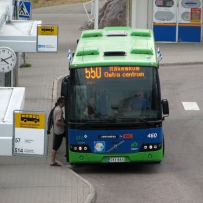 Buss vid hållplats