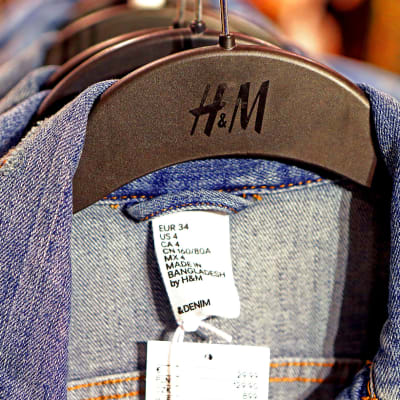 H&M -liikkeen farkkutakkeja