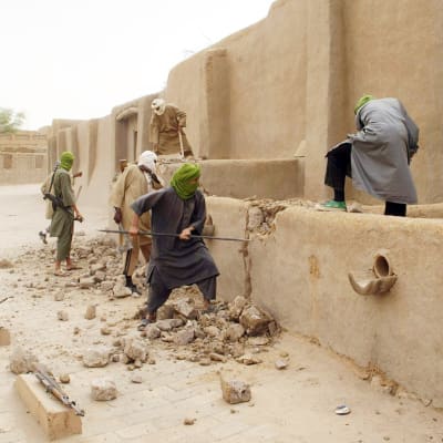 Ansar Dinen taistelijat tuhosivat suojelukohdetta Timbuktussa.