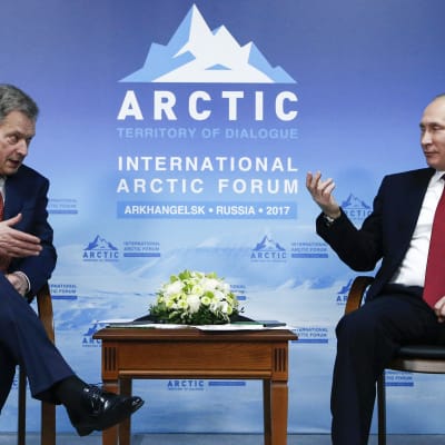 Sauli Niinistö ja Vladimir Putin Arctic forumissa.