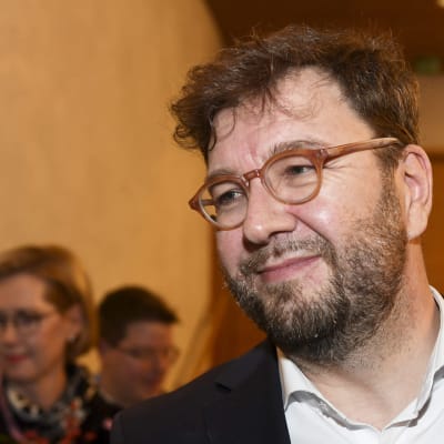 Liikenne- ja viestintäministeriksi ehdotettu Timo Harakka SDP:n puoluehallituksen ja eduskuntaryhmän kokouksen jälkeen Helsingissä 8. joulukuuta 2019.