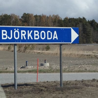 Skylten visar vägen till Björkboda