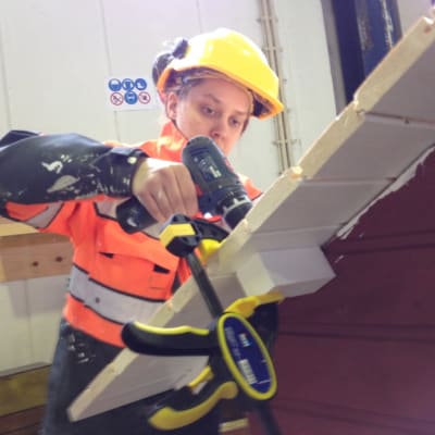 Patricia Niemelä bygger en lekstuga