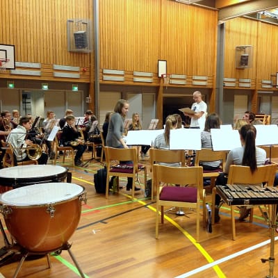 Närpes skolmusikkår repeterar
