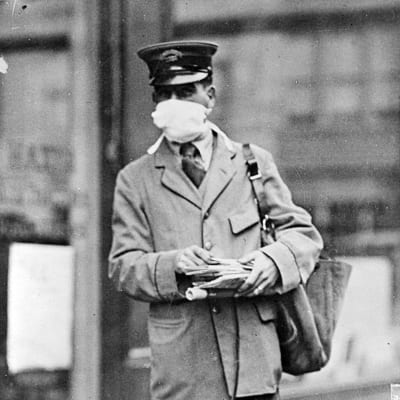 En postman i New York under epidemin av Spanska sjukan 1918.