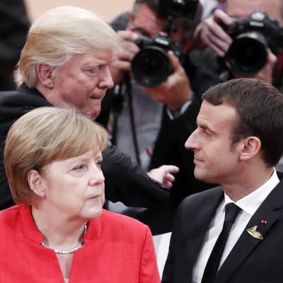 Donald Trump, Angela Merkel ja  Emmanuel Macron G20-kokouksessa Hampurissa 2017.
