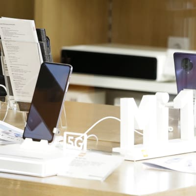 Xiaomin 5G-puhelimia esillä belgradilaisessa kauppakeskuksessa