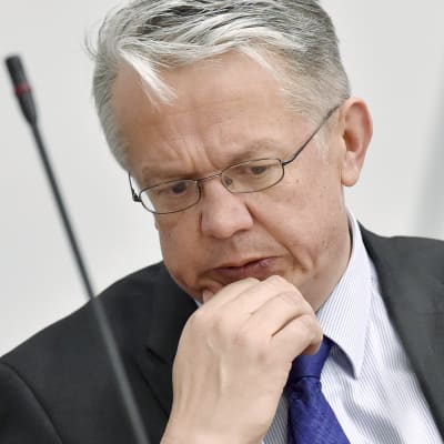 Perhe- ja peruspalveluministeri Juha Rehula eduskunnan suullisella kyselytunnilla.