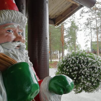 Napapiiri pajakylä Rovaniemi kesämatkailu joulupukki