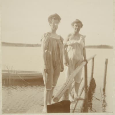 Systrarna Sanny och Alma Söderhjelm ca 1905-1910.