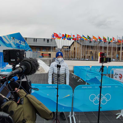 Tero Seppälä Pekingin olympialaisten kisakylän haastattelualueella.