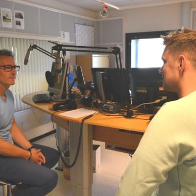 Sixten Boström besöker Radiohuset