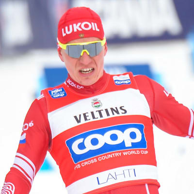Alexander Bolsjunov korsar mållinjen.