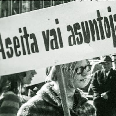 Nuoria mielenosoituksessa 1969.