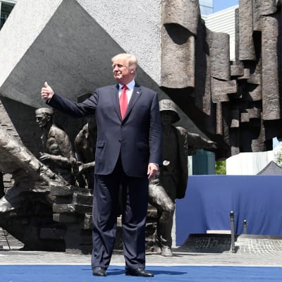 Donald Trump Krasinskin aukiolla Varsovassa