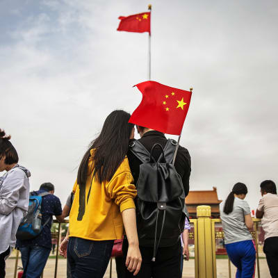 Nuoria pareja Tiananmenin aukiolla.
