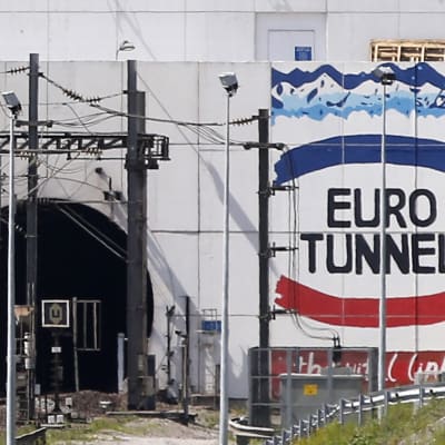 Ingången till tunneln under Engelska kanalen i Calais.